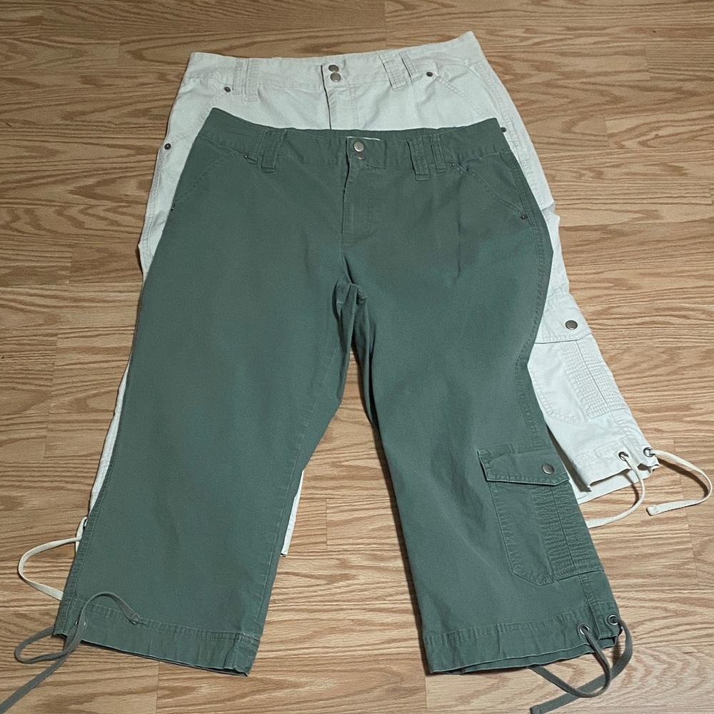 Coldwater Creek Green and White Cargo Capris P 12